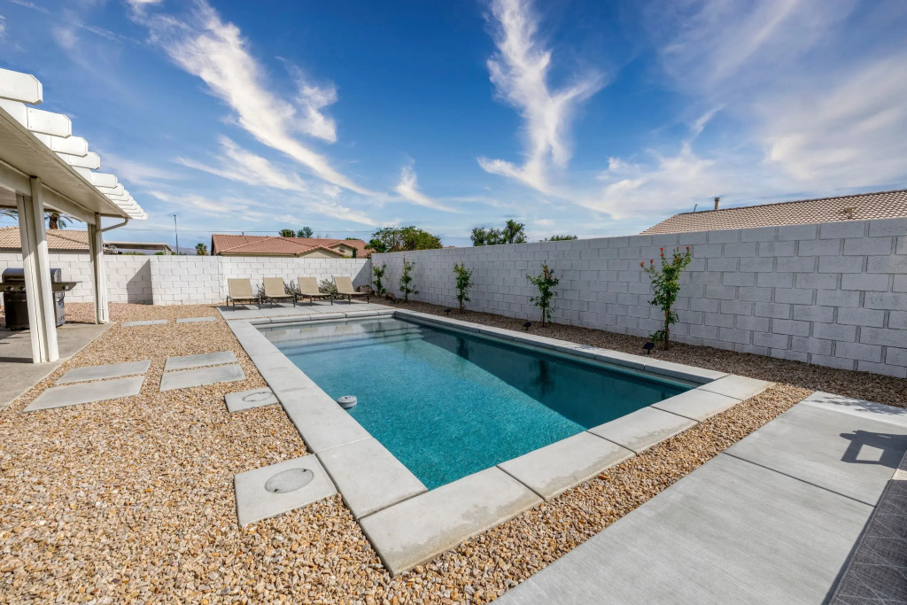 Montego by Avantstay Private Yard w/ Pool & Hot Tub