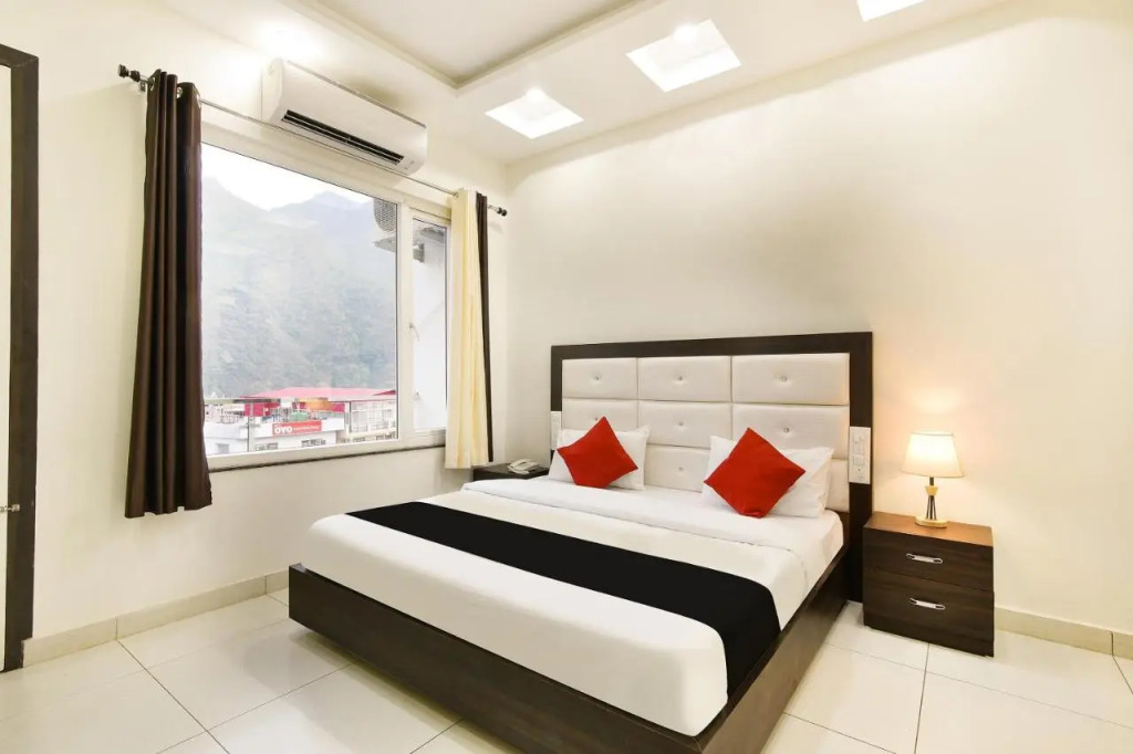 Around Stays-Rising Hills, Tapovan