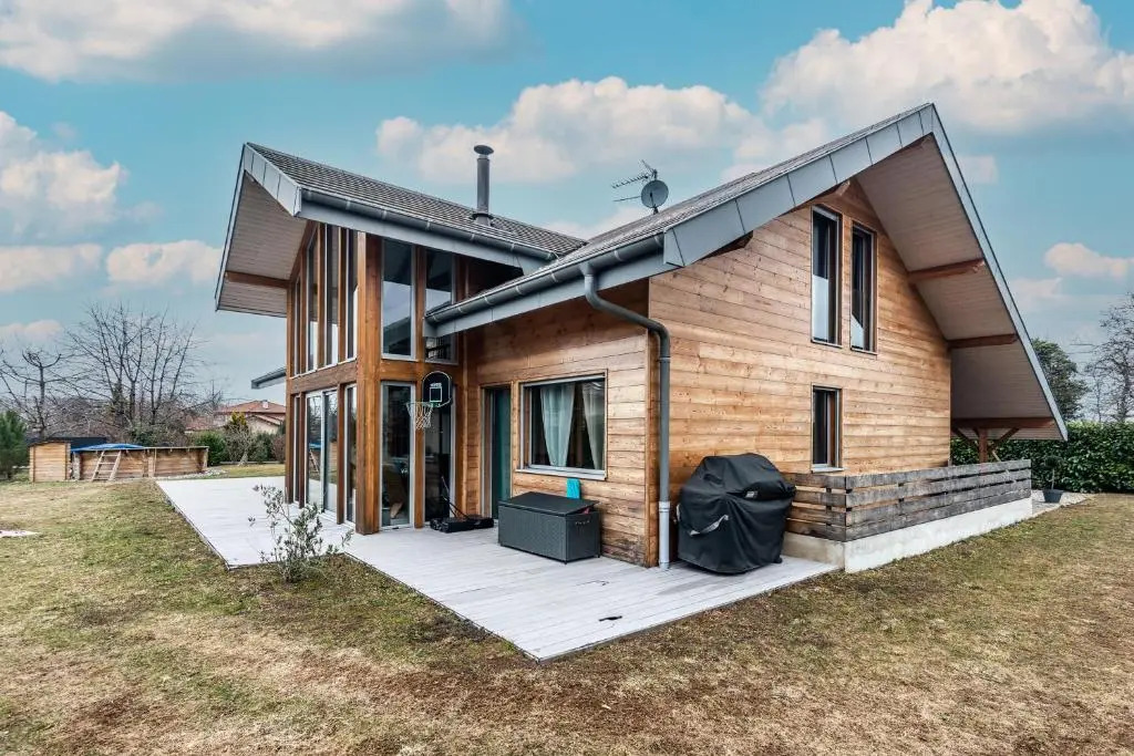Villa tout confort - Piscine - Montagnes - Lac - Parking