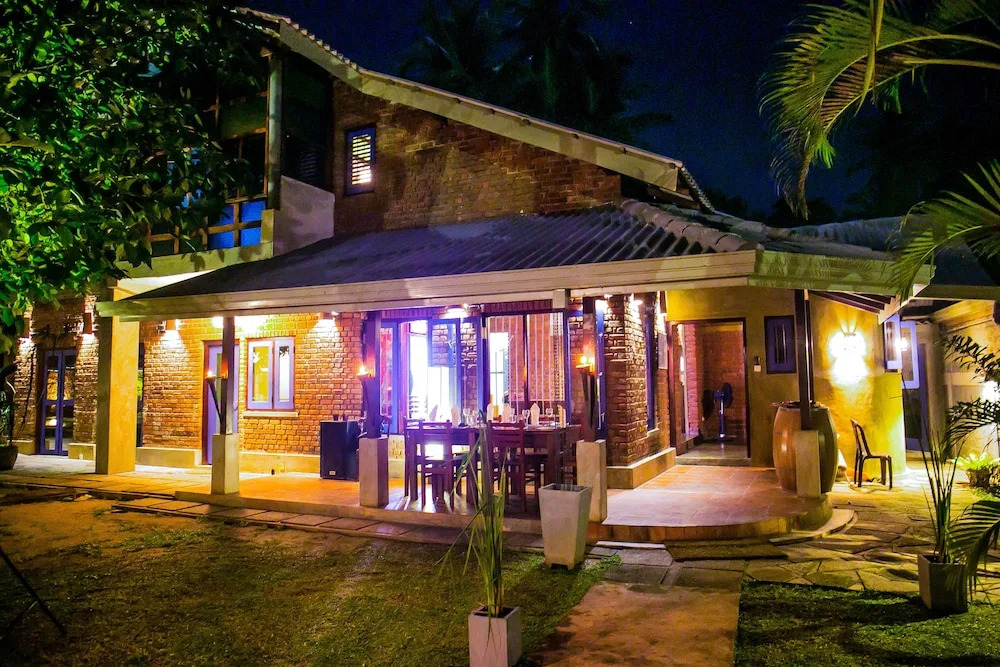 C & I Beach Hotel