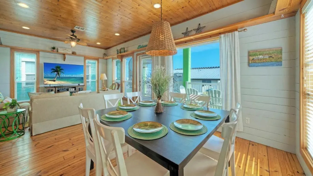 Walk to the Beach Ocean Views, Balcony Dining & Open Living Beachview 54 by Avantstay