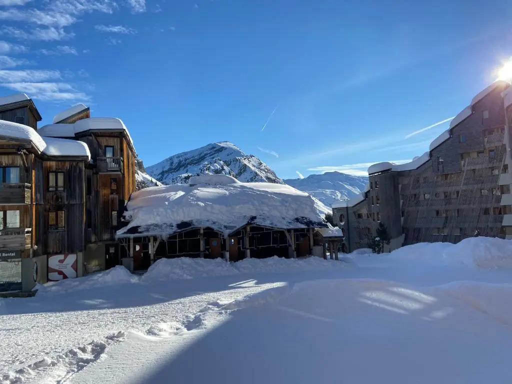 Avoriaz beau 2P falaise confort skis aux pied proche parking