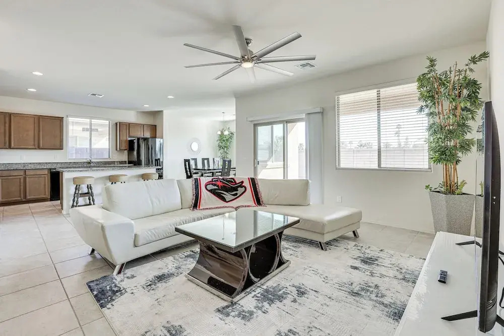 7 Mi to State Farm Stadium: Pet-friendly Retreat!