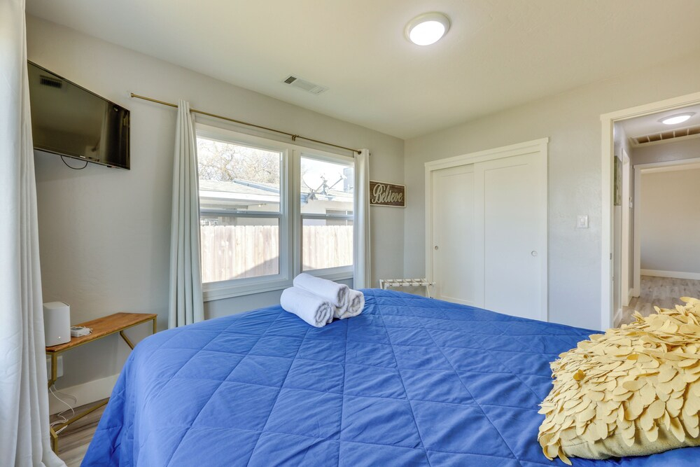 < 1 Mi to Main St Hanford! Home w/ Outdoor Space