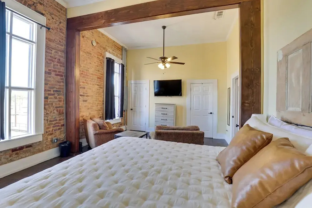 Shop, Dine & Unwind at Historic Dtwn Marshall Apt