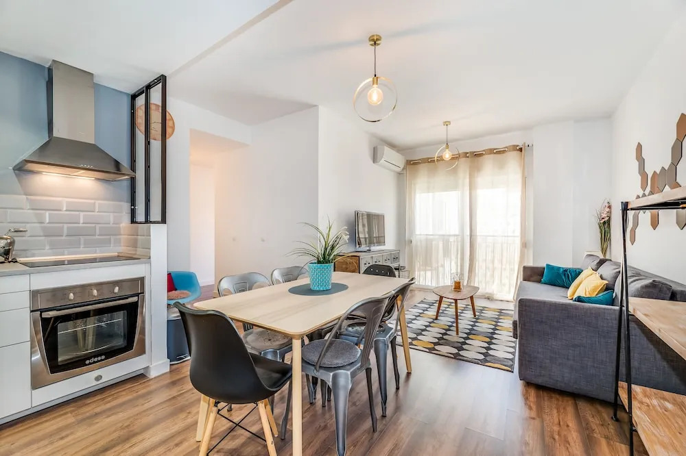 Trendy Central Apt With Small Parking And Terrace