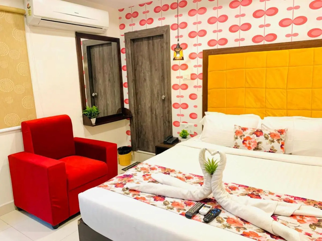 Hotel oak by Mega Groups