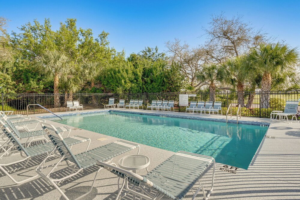 Quiet Golfer's Home 9 Mi to Beaches & Dtwn Venice!