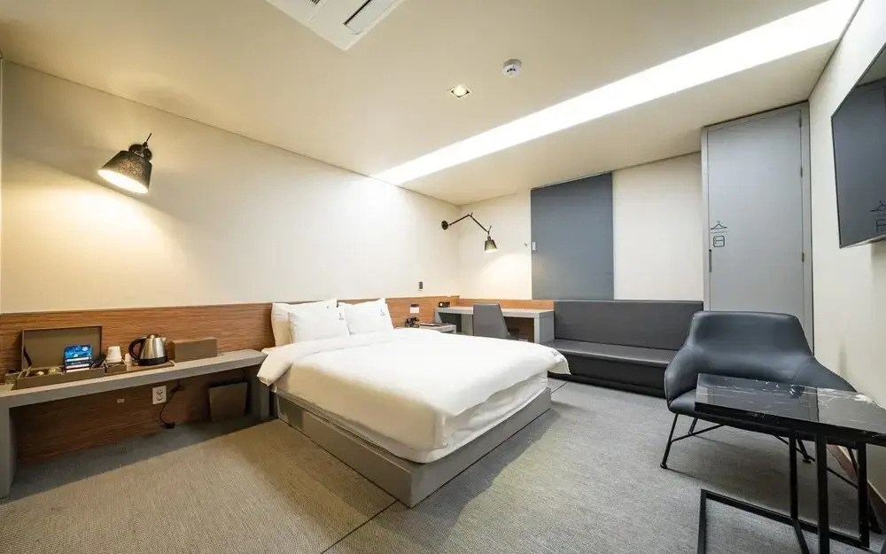 Changwon Jinhae Lewis Hotel