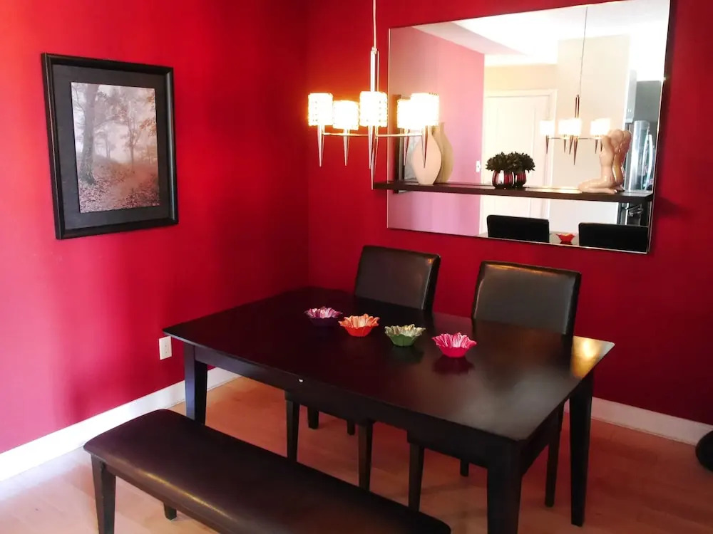 Amazing 1BR Condo in Yorkville
