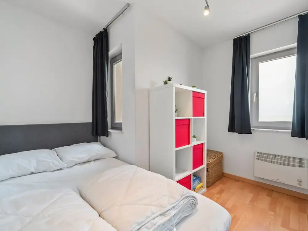 One-bedroom Flat With sea Views and Parking