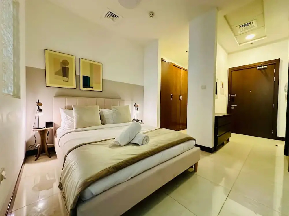 Studio in JVC w Premium Amenities Near Circle Mall