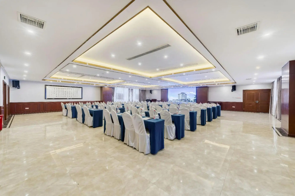 Meishan Huangming Hotel (Sansuxuan Branch)