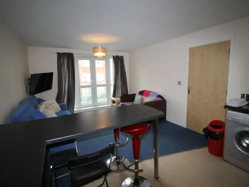Central Apartment by Cardiff Holiday Homes