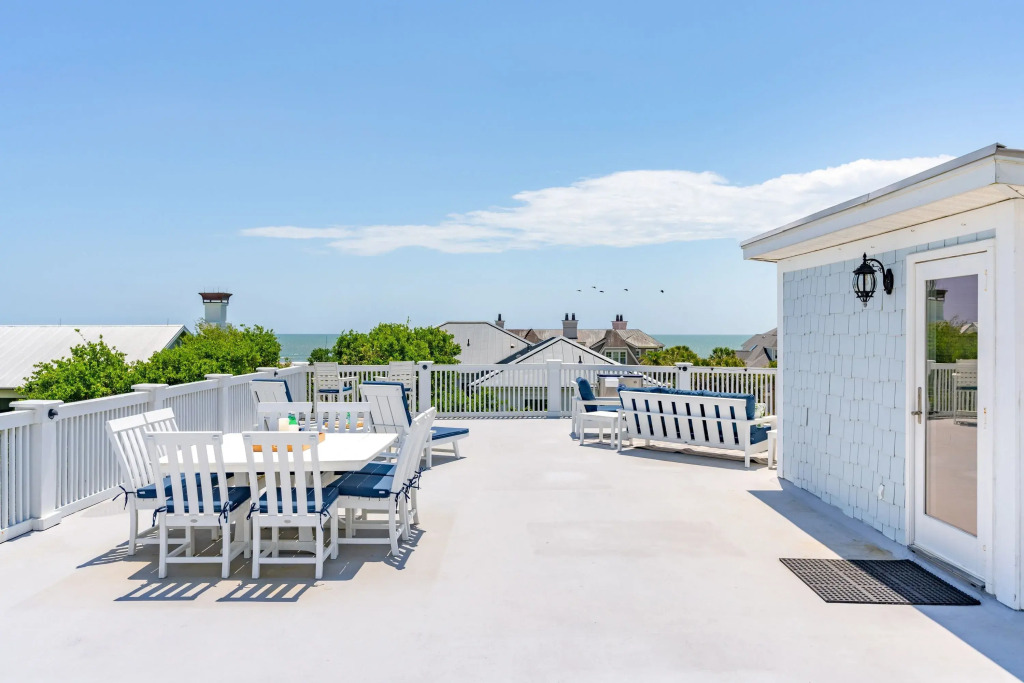 3800 Cameron Boulevard Avantstay Pool, Ocean Views, Deck