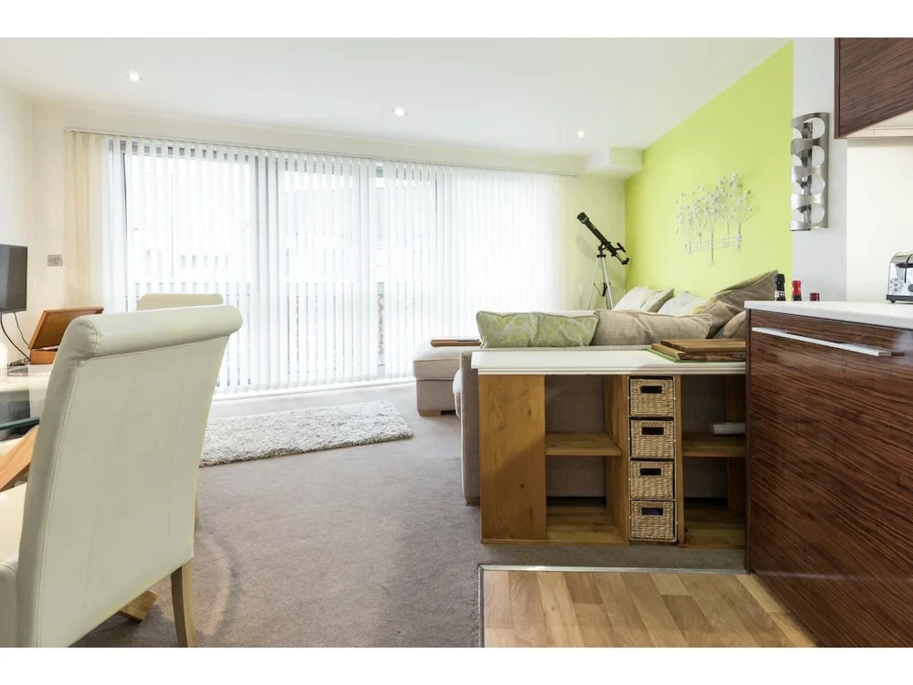 Chic, Spacious 1-br Flat For 2 In Central Bristol