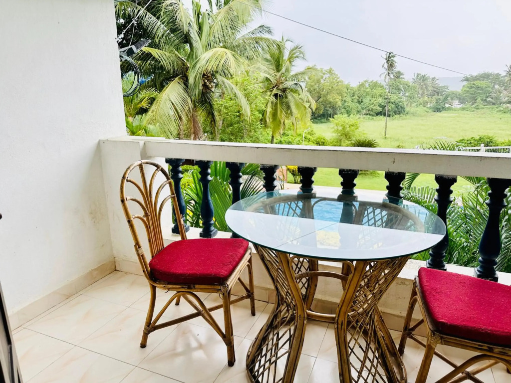 GR STAYS Beautiful 2bhk Apartment In Arpora 5 mins to Baga