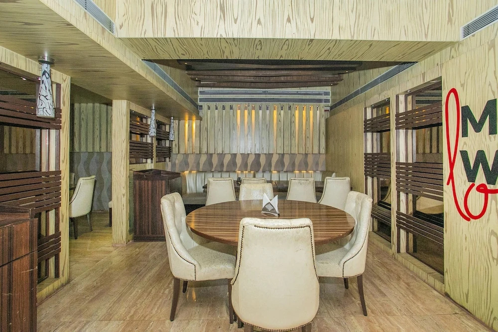 R D Suites A Business Hotel
