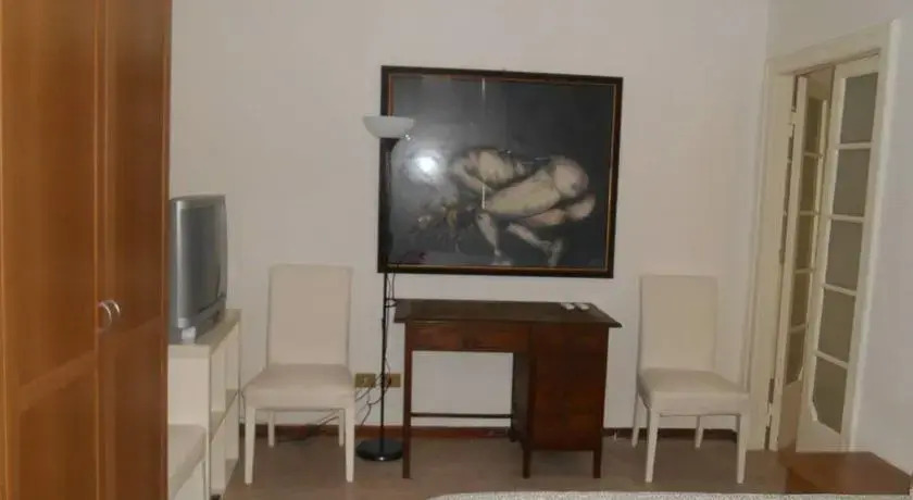Monti V. House