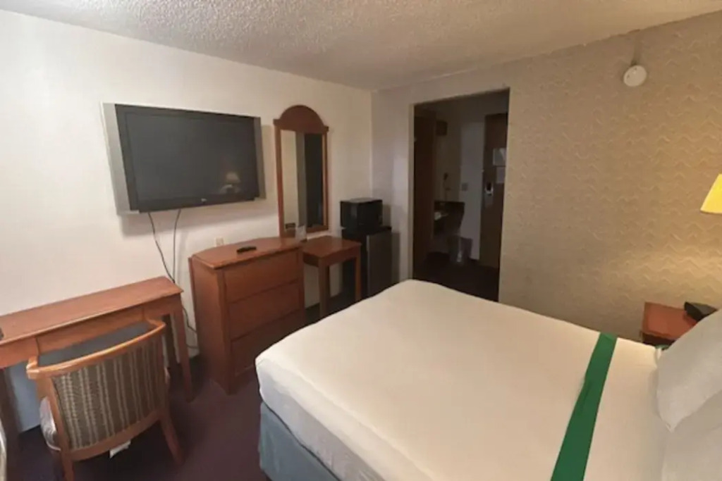 Отель Tacoma Port Inn Fife I-5