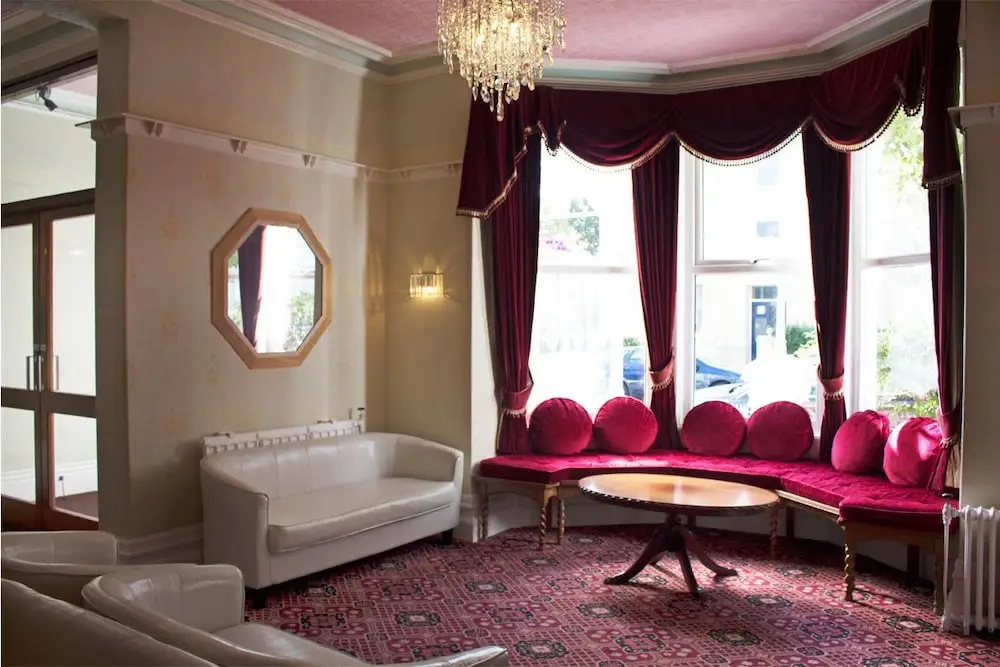 Evans Hotel