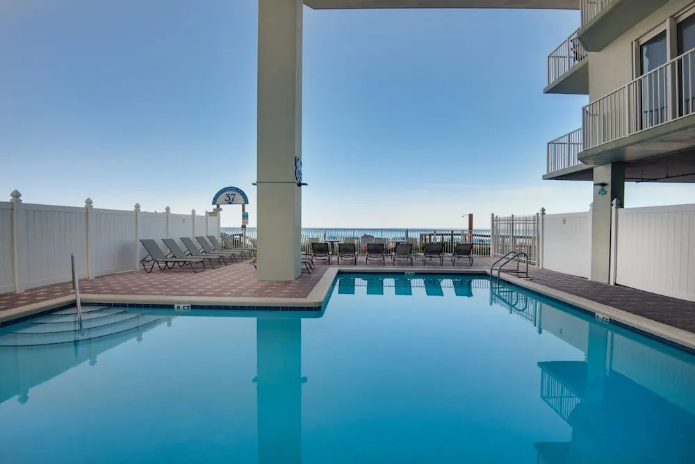Gulf Front Master Suite! Directly On The Beach! 3 BR / 2 BA! Sleeps 8