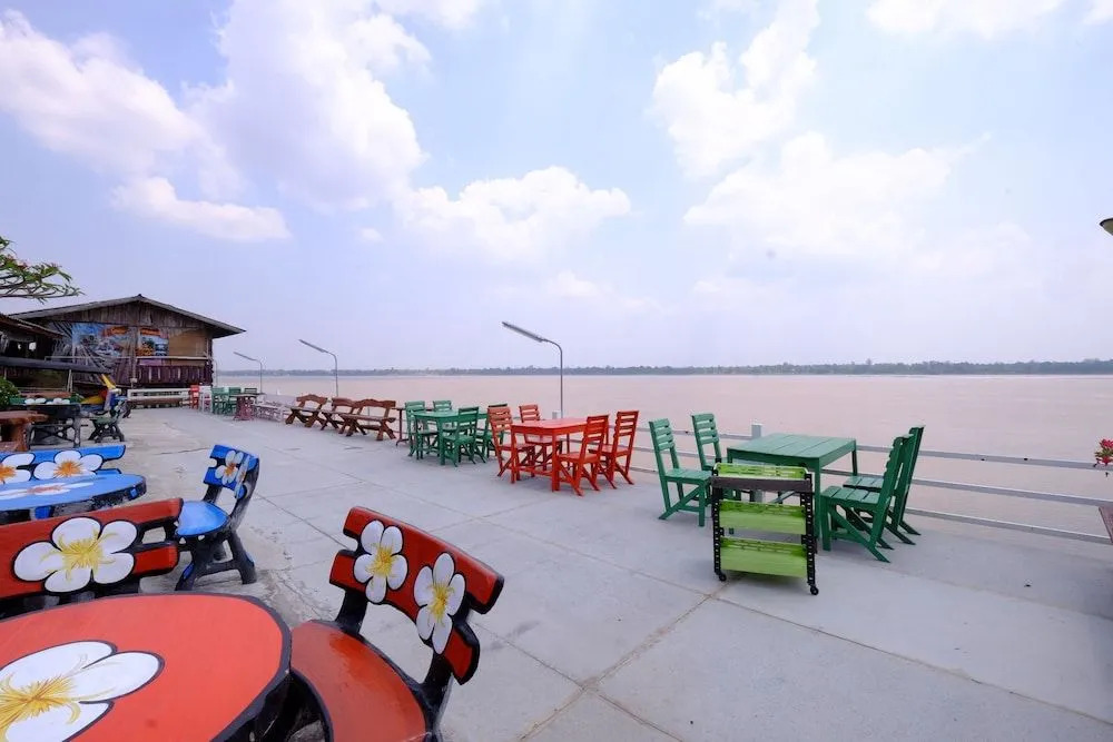 Baanpakrimklong Sukhamon Homestay & Resort