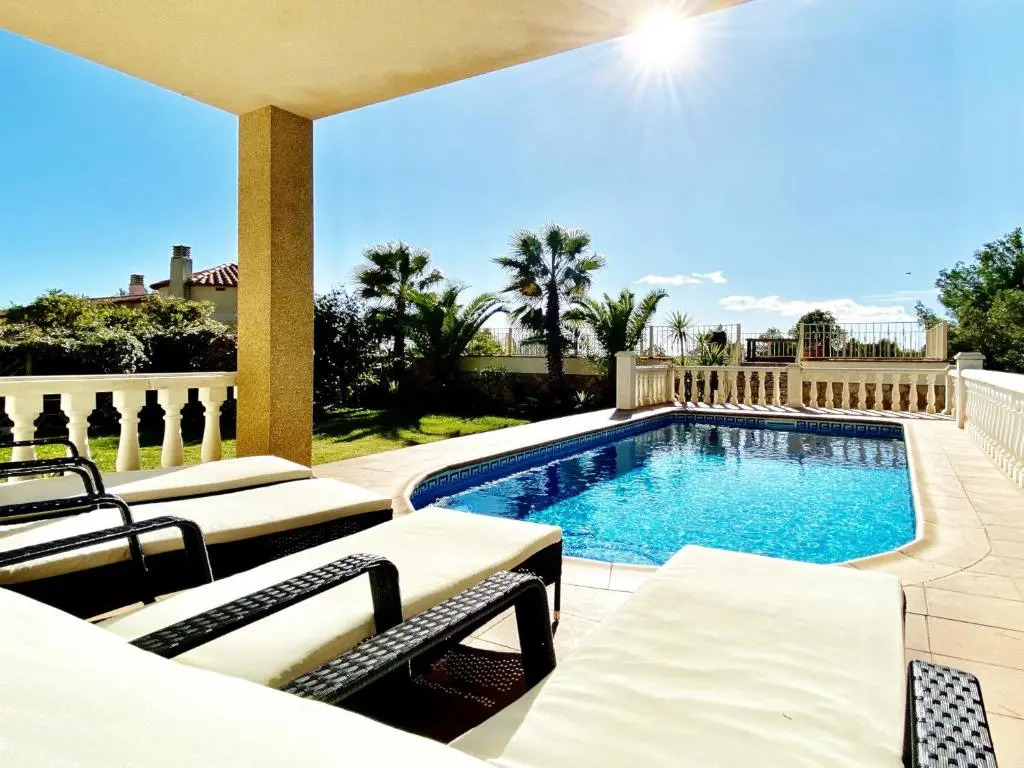 Villa Montserrat 4bedroom with sea and mountain views & air-conditioning & private swimming pool