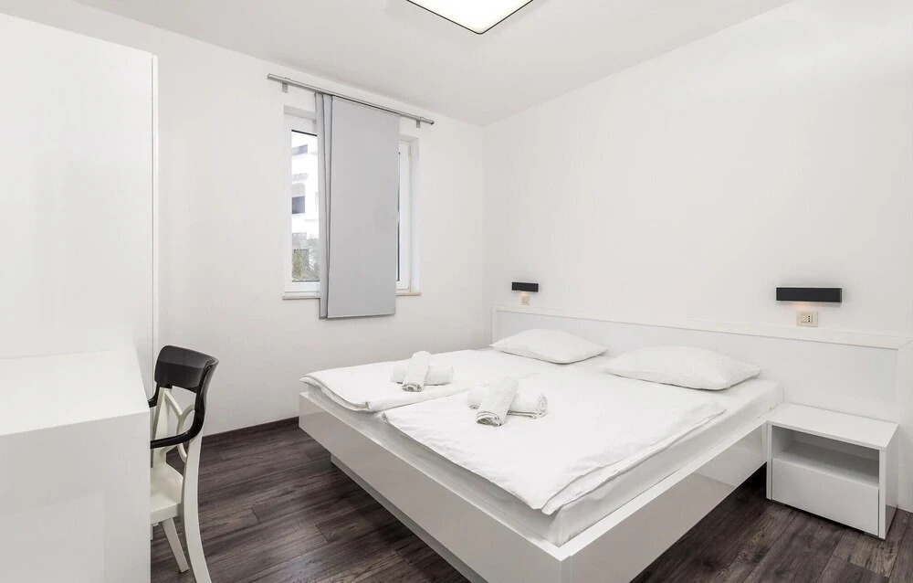 Beautiful Apartment in Kampor With Wifi, 3 Bedrooms and Swimming Pool