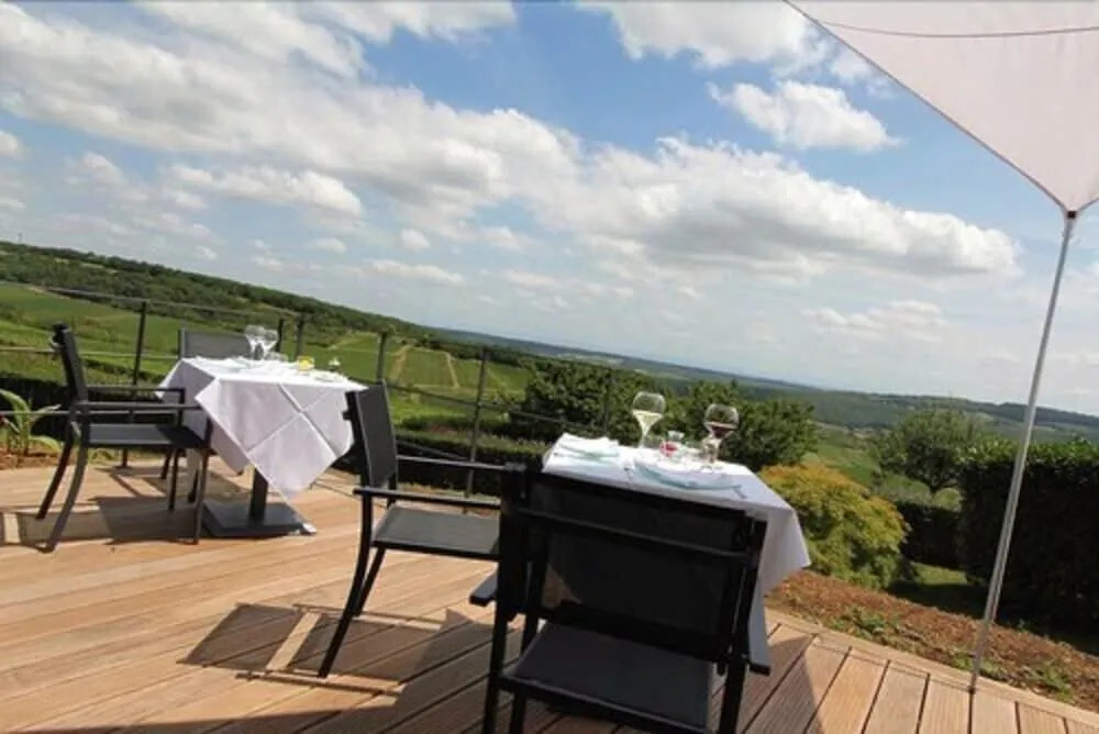 Hôtel Restaurant La Montagne De Brancion