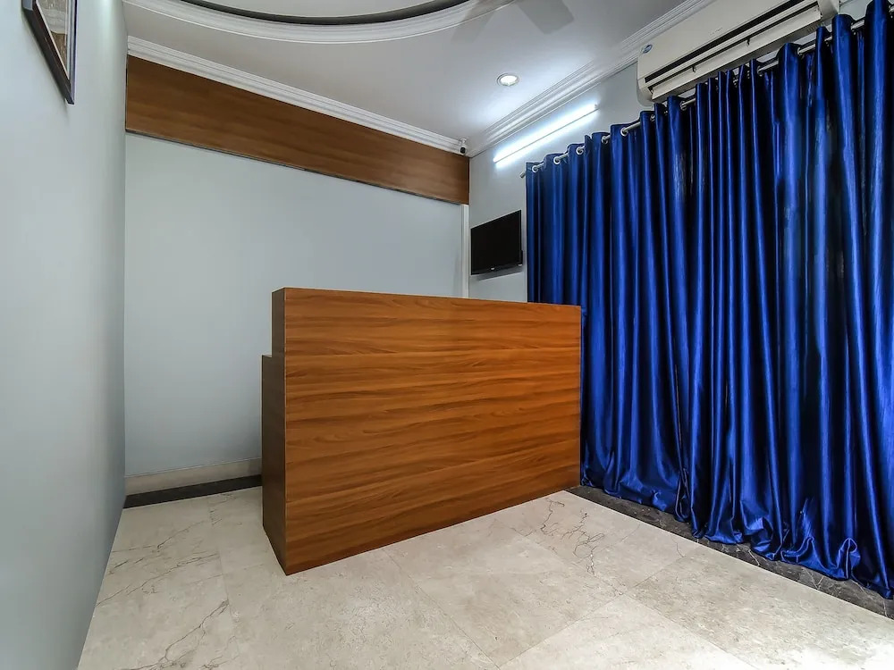 OYO 18254 Glorious Stayz