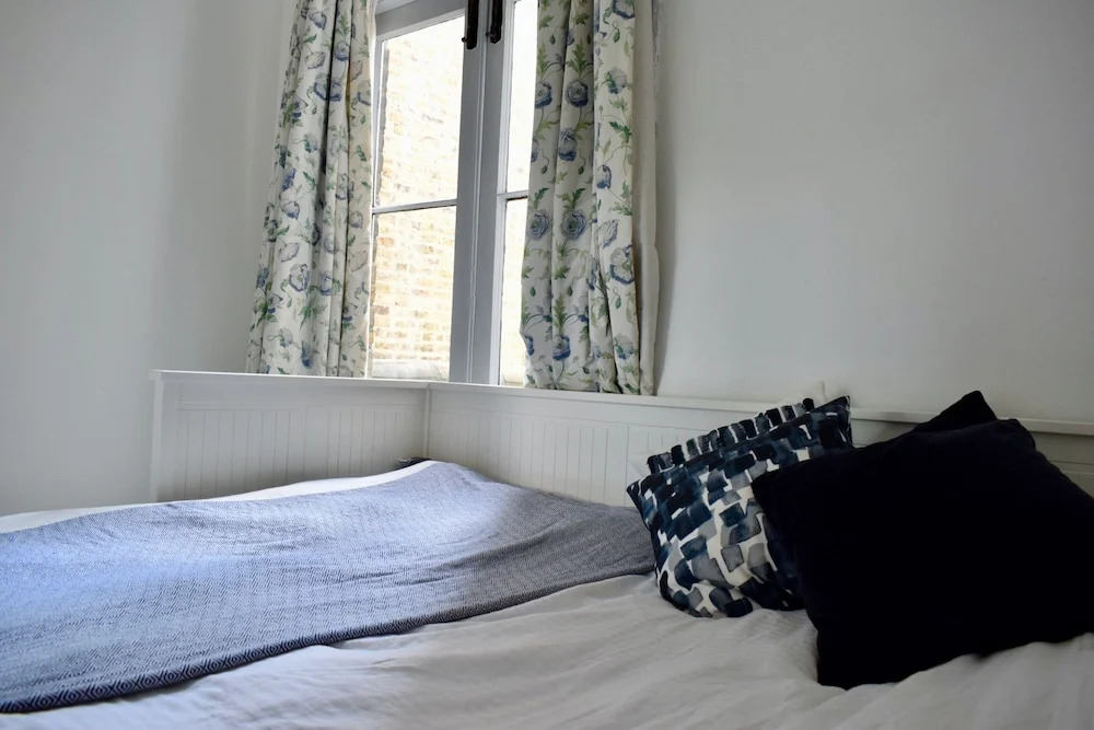 Wimbledon Flat With Garden