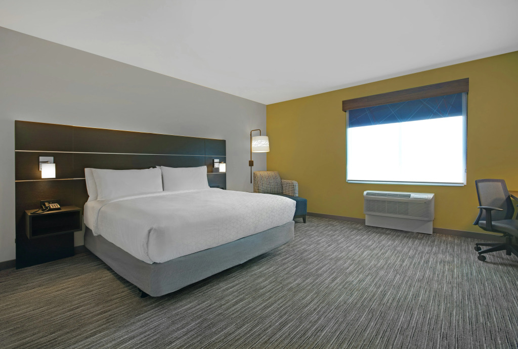 Holiday Inn Express & Suites - Milwaukee - Brookfield by IHG