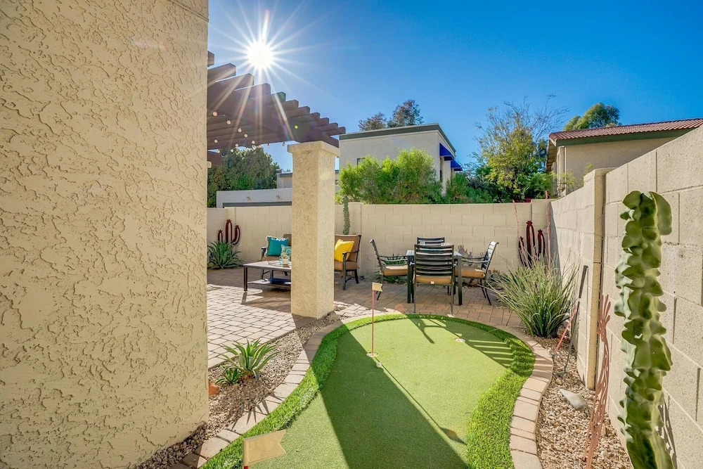 Winston - 2 Br Condo