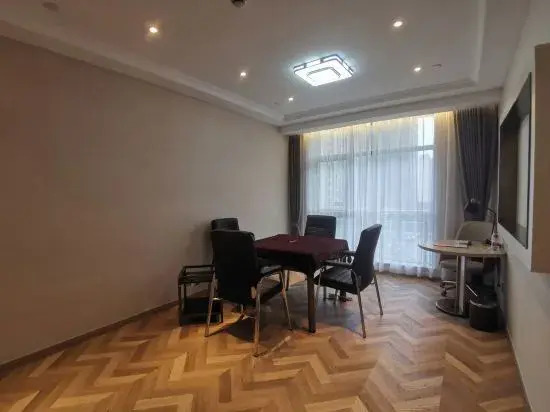 Vienna Hotel (Zhuji Station Baolong Plaza)