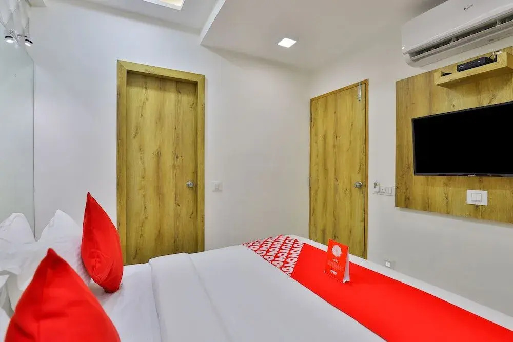 OYO 18485 Hotel Lincoln