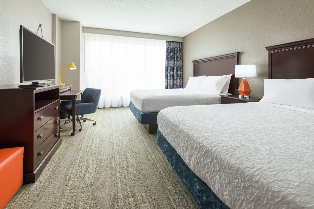 Hampton Inn & Suites National Harbor-NEWLY RENOVATED
