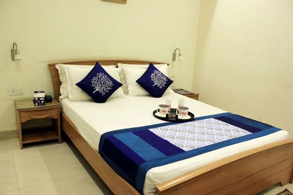 OYO 9899 Hotel Palm Tree