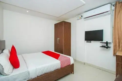 Varcity Golf View By OYO Rooms