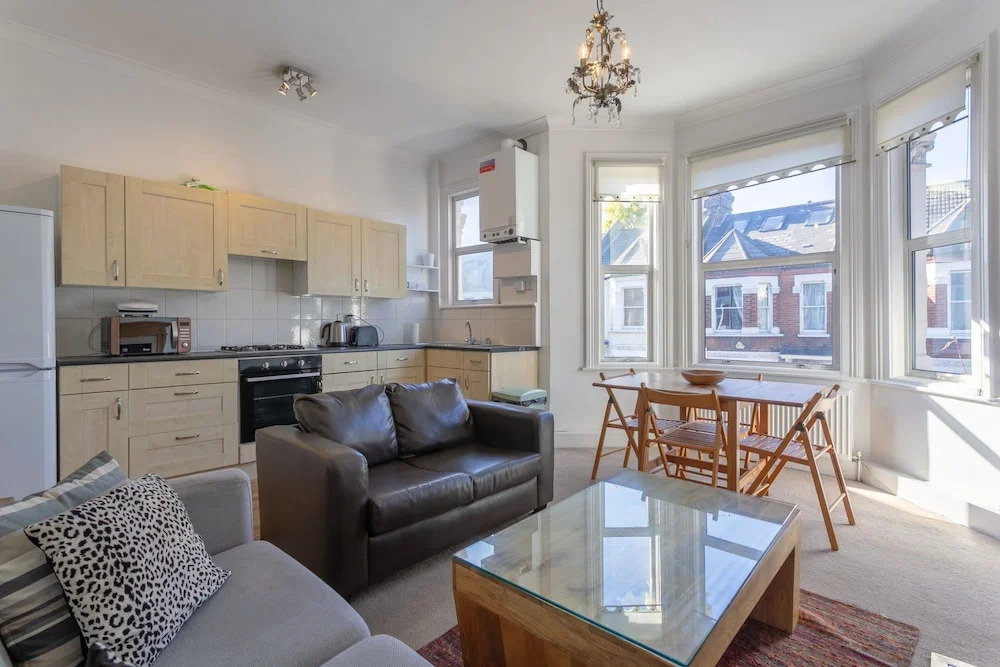 Comfortable 3 Bedroom Flat in Battersea