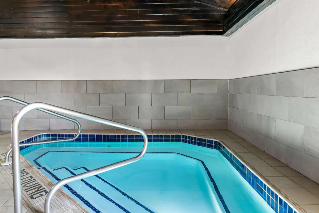 Best Western Plus Flint Airport Inn & Suites