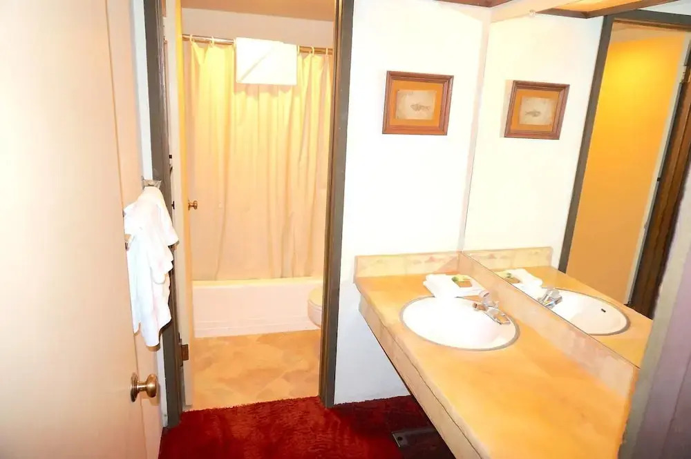 Lakeview 826 #109 - 2 Br Condo