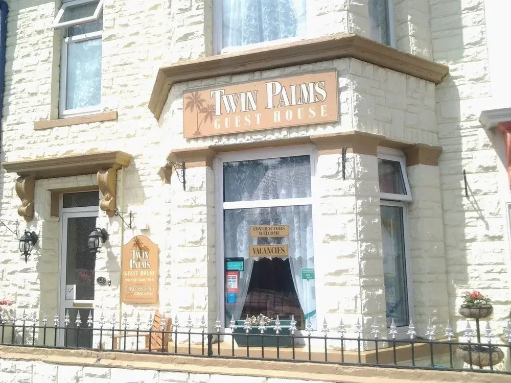OYO Twins Palms Guest House
