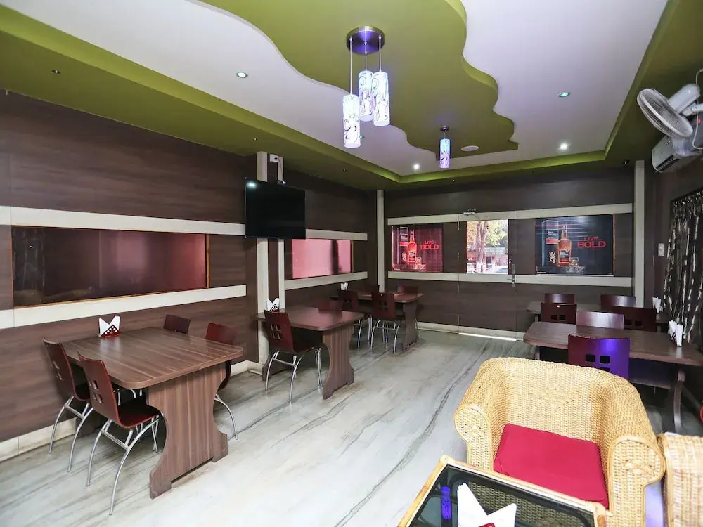 OYO 13288 Hotel Rajashree Inn