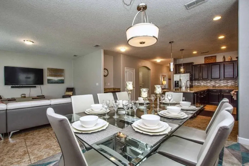 Spacious Family Getaway W/ Resort-3154pp 5 Bedroom Home by RedAwning