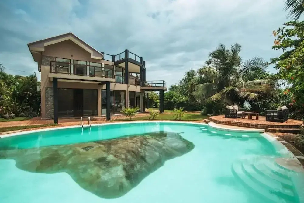 Villa Thuya - 3 Bedroom Oceanfront Villa with Pool