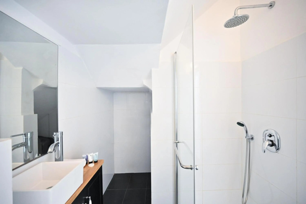 Beautiful 4BR Penthouse in Sheinkin street by HolyGuest