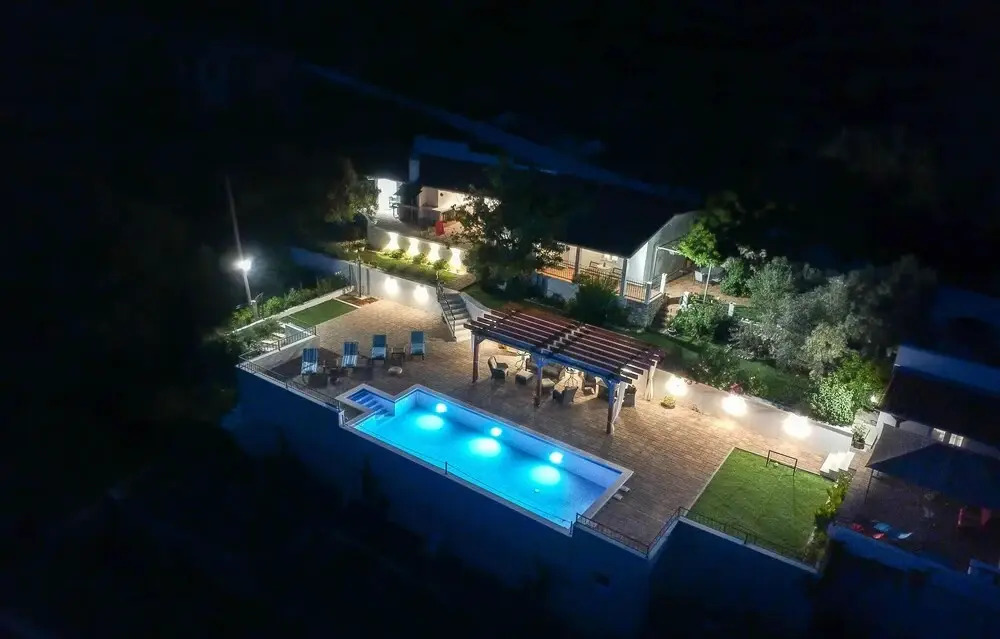 Amazing Home in Zvecanje Gata With Outdoor Swimming Pool, Wifi and 2 Bedrooms