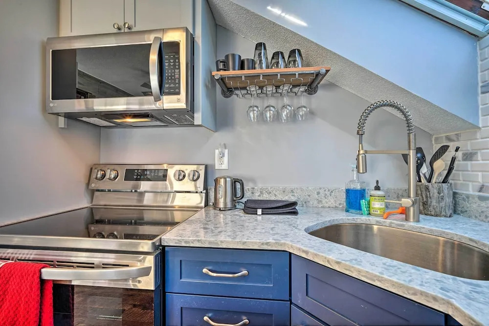 Steps to Ski Shuttle! Snow Mountain Village Condo