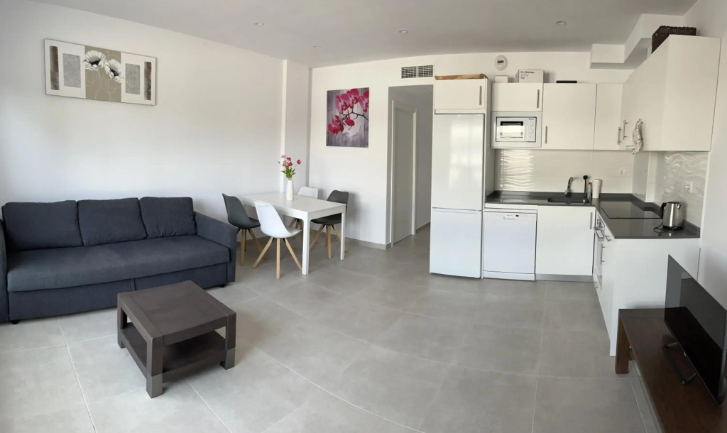 Luxury Apartment - Rooftop Terrace, Pool & nearby beach